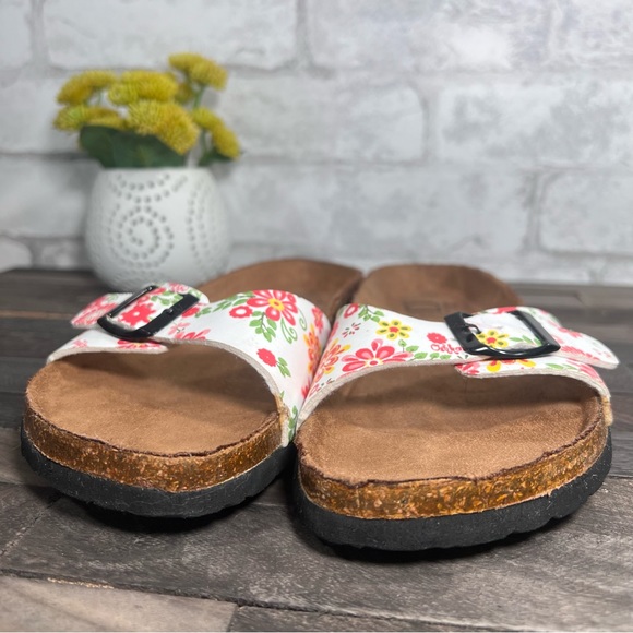 Betani began leather floral slides size 8.5 - Picture 5 of 8